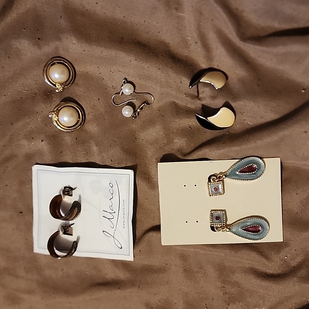 Costume Earrings (J20)